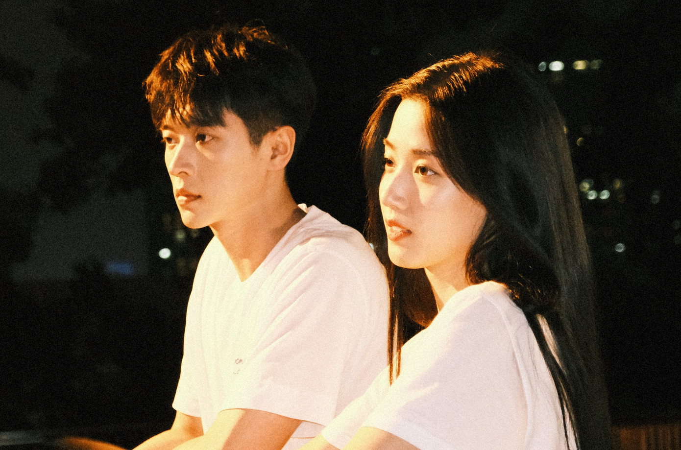 Thừa Lỗi sinh năm 1993, cũng không được đào tạo bài bản về diễn xuất. Anh tốt nghiệp Học viện mỹ thuật Hà Bắc và vô tình được đạo diễn phát hiện. Thừa Lỗi từng tham gia nhiều phim. Anh mới chỉ được giao vai chính trong phim truyền hình chiếu mạng ngắn tập là Hư nhan, Hoàng hậu công lược. Hiện tại, Thừa Lỗi tham gia đóng vai phụ trong dự án Nhan tâm ký (La Vân Hi, Tống Dật đóng chính).