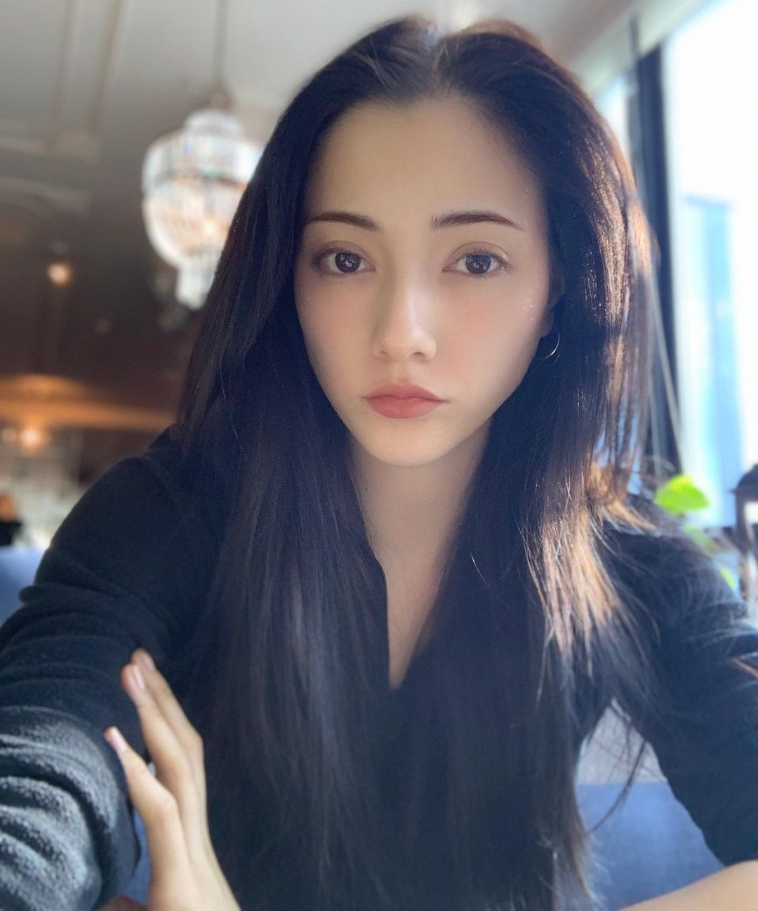 Việc nhà sản xuất lựa chọn Na Nhiên Naran, người chưa từng có kinh nghiệm diễn xuất vào vai Đát Kỷ khiến khán giả khó hiểu. Na Nhiên Naran là cái tên ít tiếng tăm nhất, bên cạnh dàn diễn viên gạo cội của phim là Hoàng Bột, Trần Khôn, Lý Tuyết Kiện, Viên Tuyền... Hơn thế, cô còn có trailer riêng trong khi các nhân vật quan trọng khác không có, chứng tỏ nhà sản xuất đang ưu ái cho người đẹp sinh năm 1997. Việc nhà sản xuất lựa chọn Na Nhiên Naran, người chưa từng có kinh nghiệm diễn xuất vào vai Đát Kỷ khiến khán giả khó hiểu. Na Nhiên Naran là cái tên ít tiếng tăm nhất, bên cạnh dàn diễn viên gạo cội của phim là Hoàng Bột, Trần Khôn, Lý Tuyết Kiện, Viên Tuyền... Hơn thế, cô còn có trailer riêng trong khi các nhân vật quan trọng khác không có, chứng tỏ nhà sản xuất đang ưu ái cho người đẹp sinh năm 1997.