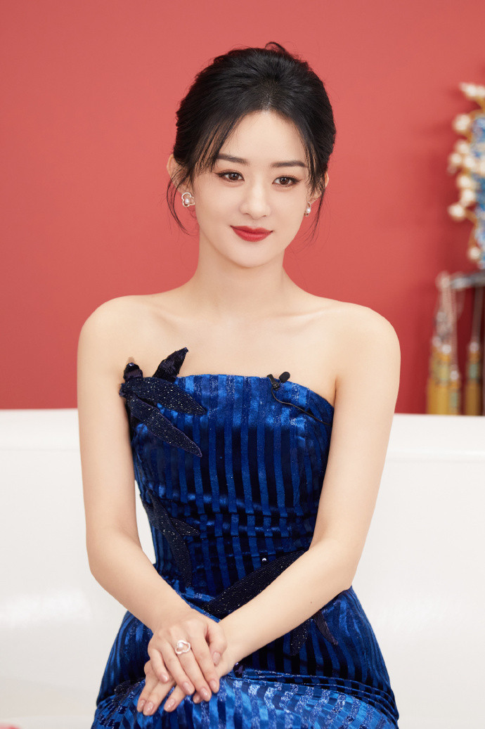 Triệu Lệ Dĩnh đứng thứ hai trong số các nhân vật giải trí được giới truyền thông yêu mến, dù cô không phải là người nhanh nhạy, hài hước. "Triệu Lệ Dĩnh luôn chân thành suy nghĩ kỹ về mọi câu hỏi trước khi trả lời. Cô ấy không phải kiểu phản ứng nhanh, hay tự tin, biết pha trò, nhưng Tiểu Triệu luôn là người nghiêm túc, chân thành, không mắc bệnh ngôi sao". Triệu Lệ Dĩnh đứng thứ hai trong số các nhân vật giải trí được giới truyền thông yêu mến, dù cô không phải là người nhanh nhạy, hài hước. "Triệu Lệ Dĩnh luôn chân thành suy nghĩ kỹ về mọi câu hỏi trước khi trả lời. Cô ấy không phải kiểu phản ứng nhanh, hay tự tin, biết pha trò, nhưng Tiểu Triệu luôn là người nghiêm túc, chân thành, không mắc bệnh ngôi sao".