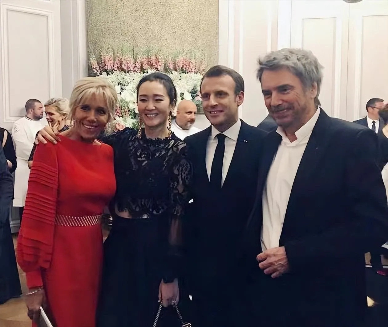 Vợ chồng Củng Lợi tháp tùng Tổng thống Pháp trong chuyến sang thăm Trung Quốc.