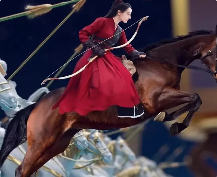 Ngay từ trong phần giới thiệu đầu phim, người xem đã nhận thấy đội ngũ sản xuất của An Lạc truyện thiếu sự chuyên nghiệp. Hình ảnh Địch Lệ Nhiệt Ba cưỡi ngựa trông giả giống như giấy dán.