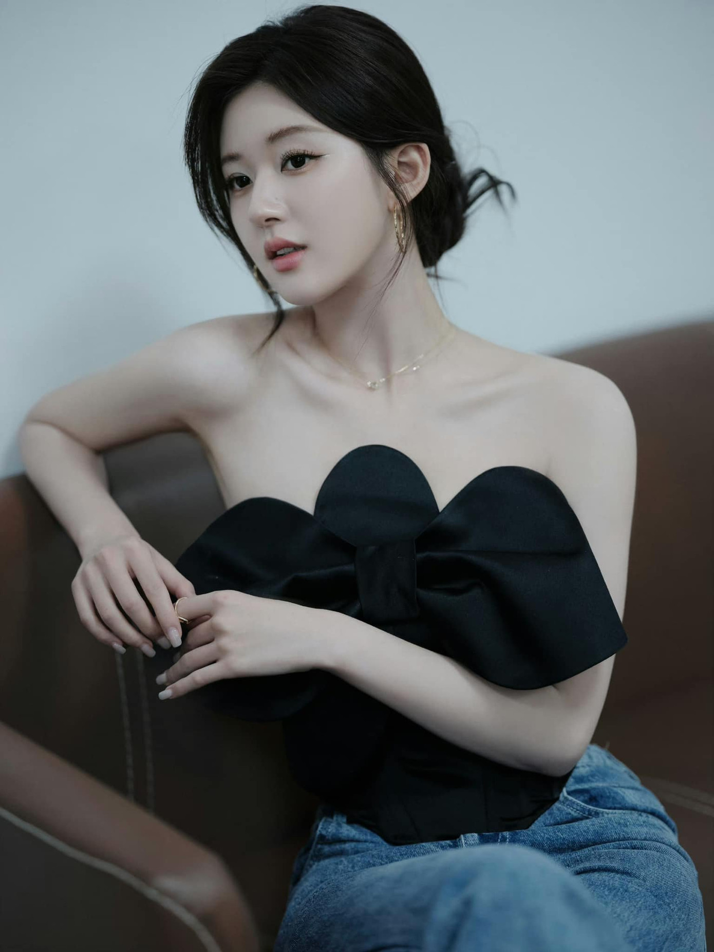 Phim của Địch Lệ Nhiệt Ba liên tiếp thất bại, trong khi đó, phim do Triệu Lộ Tư đóng chính được khán giả yêu thích hơn.