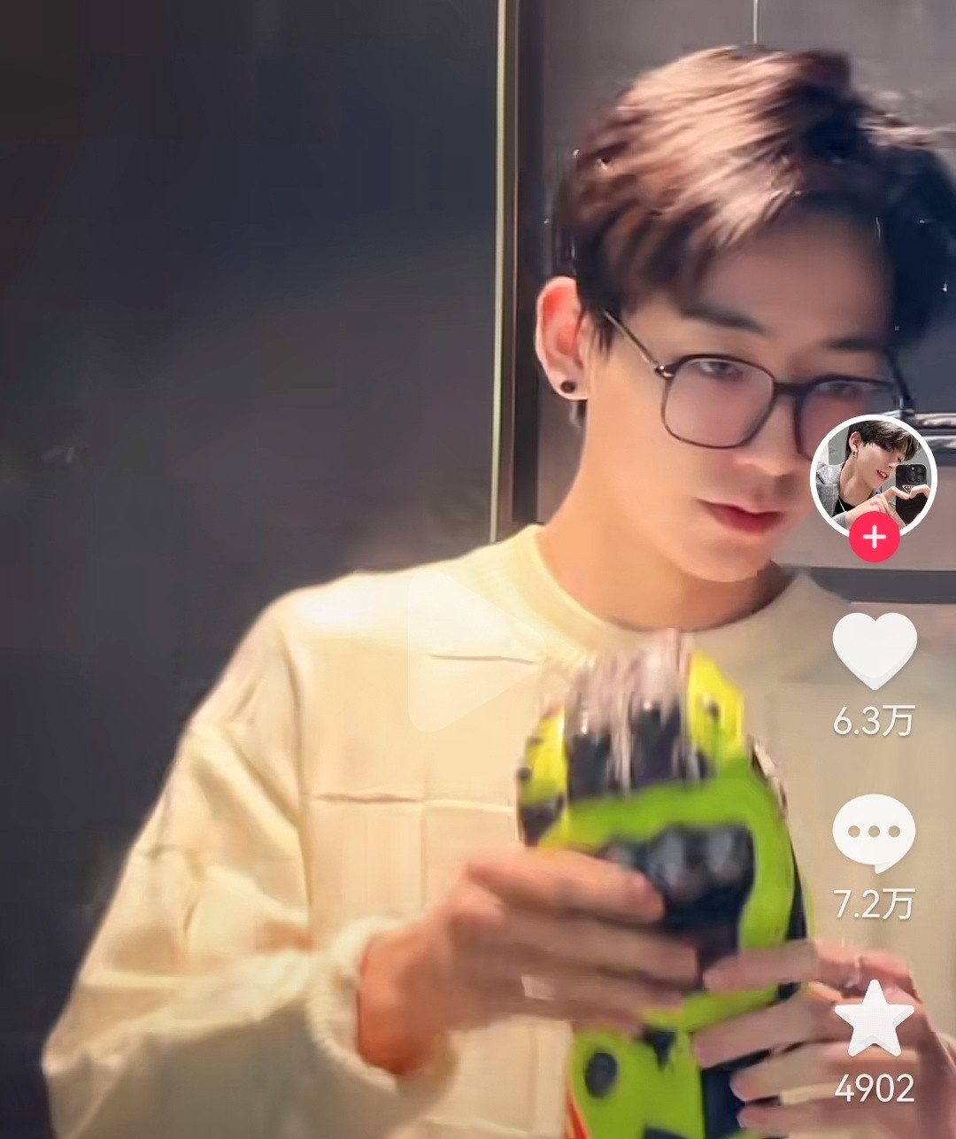 Trang Mộ Khanh là người mẫu nổi tiếng trong giới trẻ Trung Quốc. Trang Mộ Khanh là người mẫu nổi tiếng trong giới trẻ Trung Quốc.