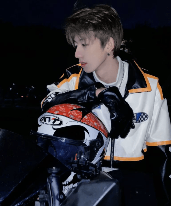 Trang Mộ Khanh là người mẫu nổi tiếng trong giới trẻ Trung Quốc. Trang Mộ Khanh là người mẫu nổi tiếng trong giới trẻ Trung Quốc.