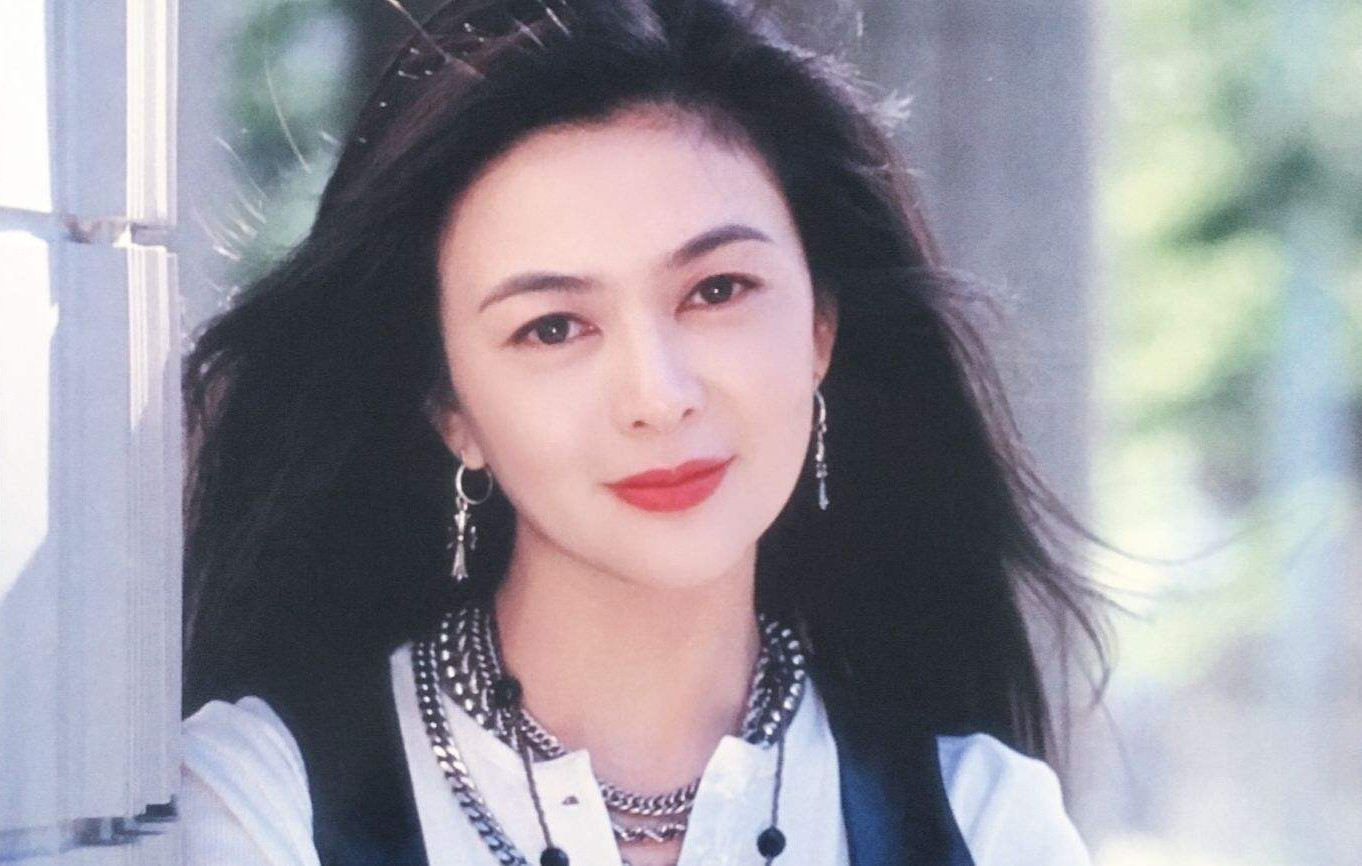 Nhiều minh tinh Hong Kong có quan hệ tình ái với tỷ phú Lưu Loan Hùng. Trong ảnh là nữ diễn viên Quan Chi Lâm và diva Dung Tổ Nhi. Nhiều minh tinh Hong Kong có quan hệ tình ái với tỷ phú Lưu Loan Hùng. Trong ảnh là nữ diễn viên Quan Chi Lâm và diva Dung Tổ Nhi.