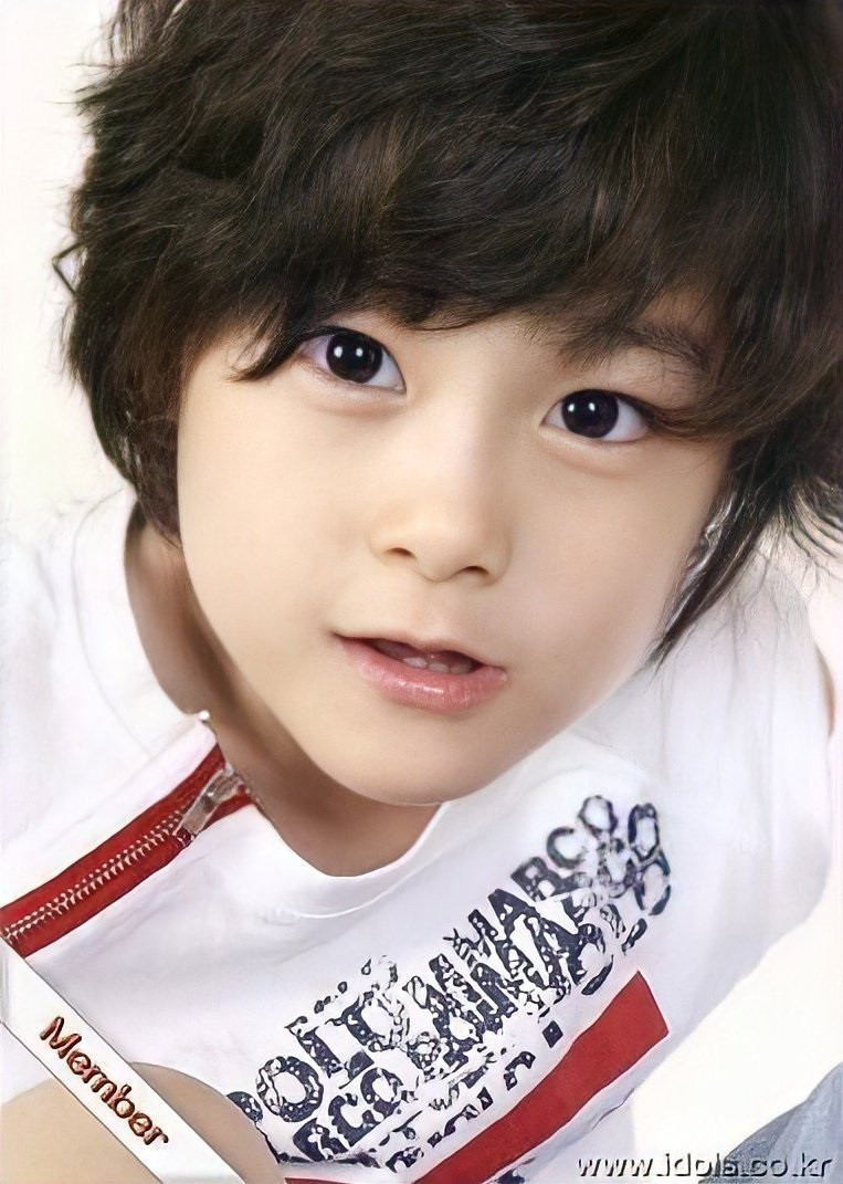 Moonbin gây chú ý với vẻ ngoài điển trai khi còn nhỏ. Anh là ca sĩ, vũ công tài năng của nhóm nhạc ASTRO đình đám. Moonbin gây chú ý với vẻ ngoài điển trai khi còn nhỏ. Anh là ca sĩ, vũ công tài năng của nhóm nhạc ASTRO đình đám.