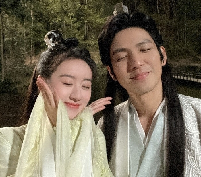 Chung Hán Lương hay Phùng Thiệu Phong ngoại hình già dặn hơn nữ chính khiến khán giả không thể đồng cảm khi xem phim.