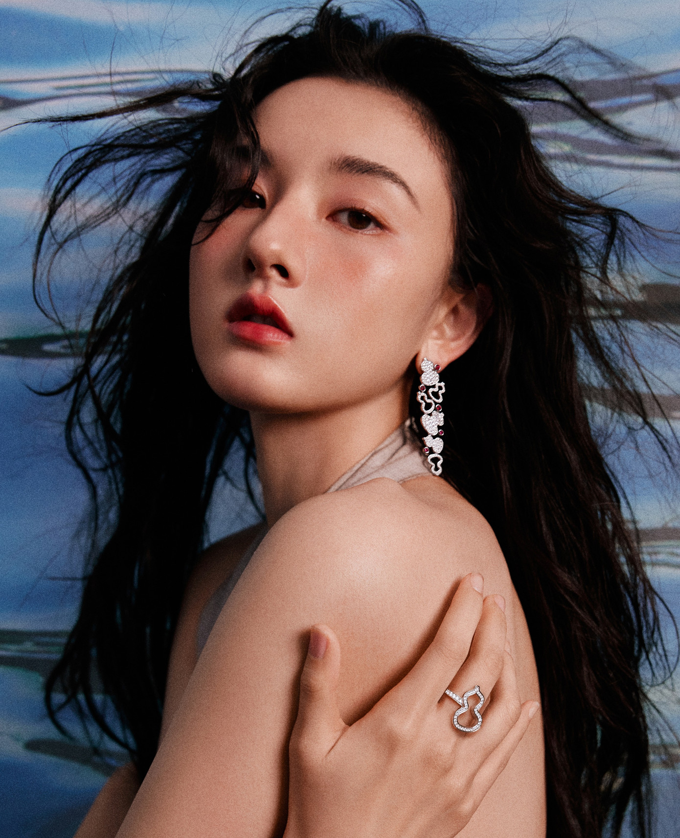 Tống Tổ Nhi bị nhân viên cũ chỉ đích danh là có hành vi trốn thuế.