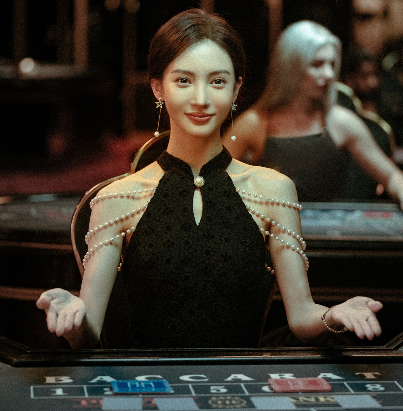 Được ăn cả ngã về không xây dựng thế giới tội phạm mới mẻ, với những quy tắc nghiêm ngặt hấp dẫn người xem. Được ăn cả ngã về không xây dựng thế giới tội phạm mới mẻ, với những quy tắc nghiêm ngặt hấp dẫn người xem.