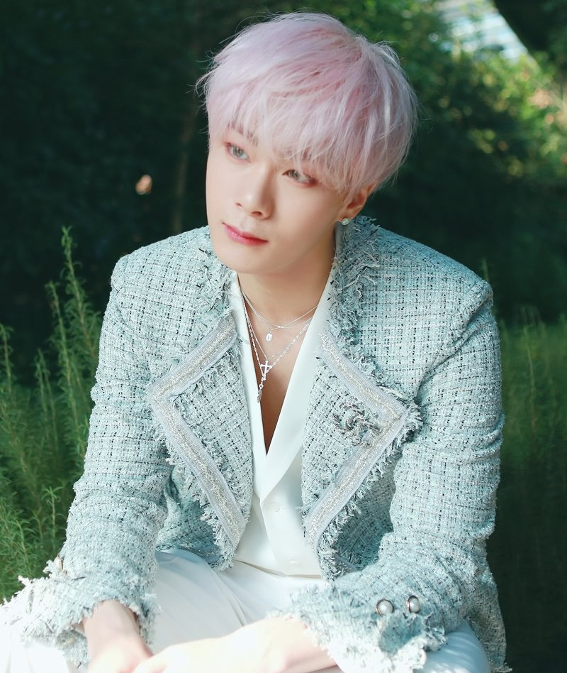 Hình ảnh hoa bồ công anh như báo trước sự ra đi của Moonbin. Hình ảnh hoa bồ công anh như báo trước sự ra đi của Moonbin.