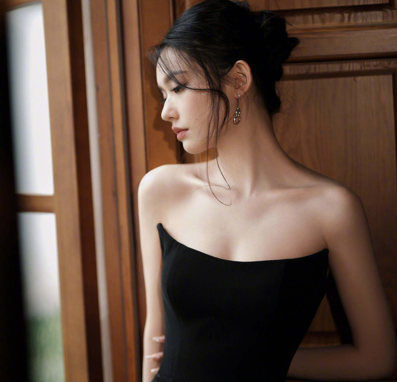 Các vai diễn này không có quá nhiều đất diễn những vẫn giữ vai trò quan trọng trong mạch phim, đủ để Lâm Duẫn thể hiện diễn xuất mà không phải gồng gánh thành tích của tác phẩm. Đồng thời, cô cũng tiết chế hơn trong biểu cảm, đi theo lối diễn xuất tinh tế, có chiều sâu thay vì gào thét như xưa. Nhờ đó, Lâm Duẫn dần lấy lại được niềm tin của khán giả xem phim, cho thấy hướng đi này hoàn toàn chính xác. Các vai diễn này không có quá nhiều đất diễn những vẫn giữ vai trò quan trọng trong mạch phim, đủ để Lâm Duẫn thể hiện diễn xuất mà không phải gồng gánh thành tích của tác phẩm. Đồng thời, cô cũng tiết chế hơn trong biểu cảm, đi theo lối diễn xuất tinh tế, có chiều sâu thay vì gào thét như xưa. Nhờ đó, Lâm Duẫn dần lấy lại được niềm tin của khán giả xem phim, cho thấy hướng đi này hoàn toàn chính xác.