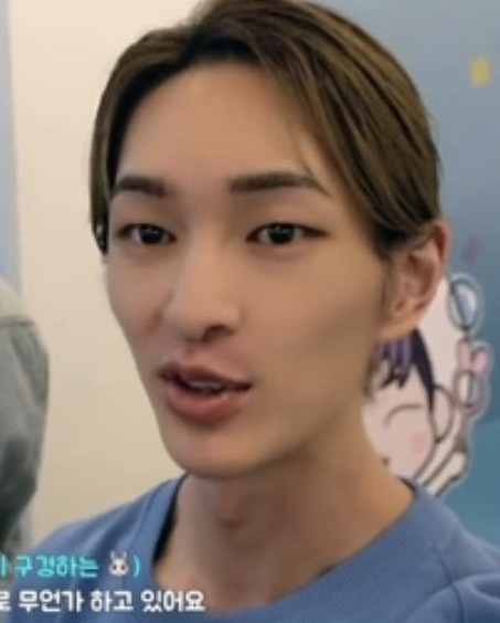 Hình ảnh gần đây của Onew (SHINee) khiến fan sốc vì quá gầy. Hình ảnh gần đây của Onew (SHINee) khiến fan sốc vì quá gầy.