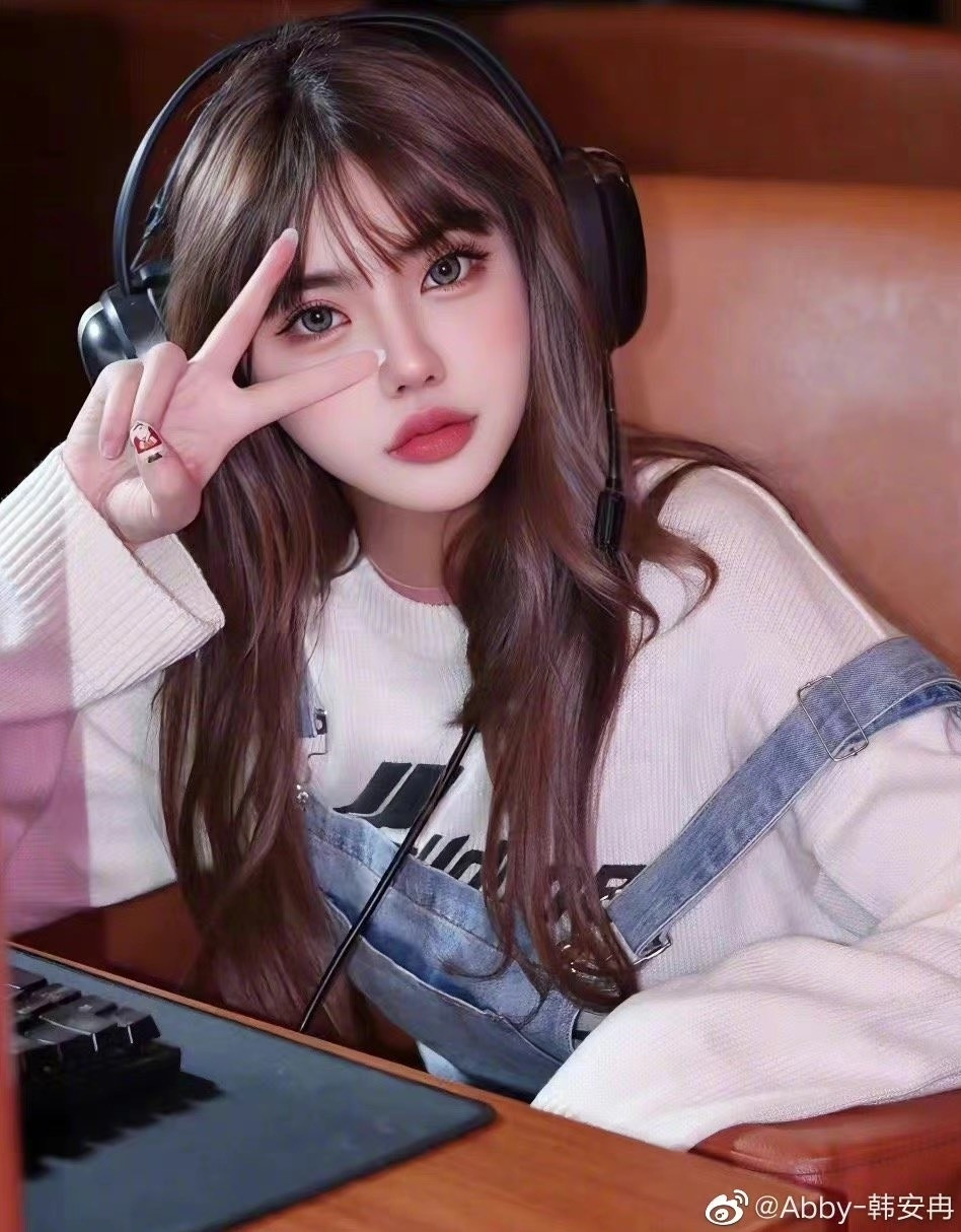 Hàn An Nhiễm ''thay bạn trai như thay áo''. Hàn An Nhiễm ''thay bạn trai như thay áo''.