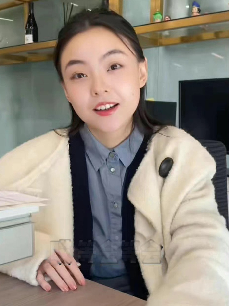 Phía Trần Phi Vũ khẳng định anh là nạn nhân của một âm mưu tống tiền tống tình. Phía Trần Phi Vũ khẳng định anh là nạn nhân của một âm mưu tống tiền tống tình.