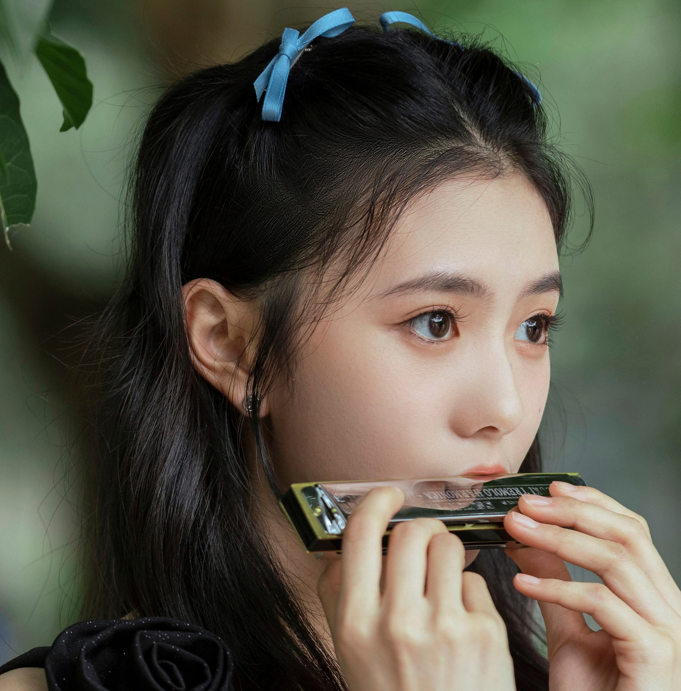 Năm 2016, Lưu Hạo Tồn đỗ thủ khoa Học viện vũ đạo Bắc Kinh. Cũng trong năm này, Trương Nghệ Mưu chọn cô đóng vai chính trong phim điện ảnh Một giây. Lưu Hạo Tồn trở thành nàng thơ trẻ tuổi nhất của Trương Nghệ Mưu. Sau đó, con đường điện ảnh của Lưu Hạo Tồn rộng mở nhờ sự o bế của đạo diễn Thập diện mai phục.