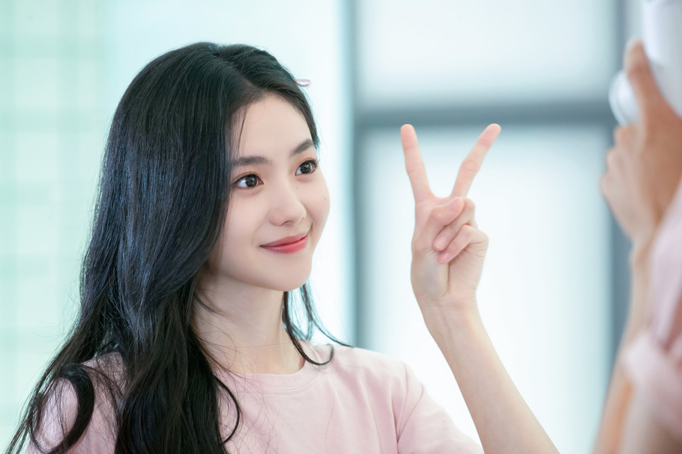 Hay như hồi tháng 5, trong một bài khảo sát: &quot;Diễn viên mà khi vừa nghe tin người này đóng vai chính bạn sẽ không xem phim&quot;, Lưu Hạo Tồn bị bình chọn đứng thứ hai chỉ sau Vương Nhất Bác. Trong đó, Vương Nhất Bác là ngôi sao hot nhưng nổi danh diễn dở, còn Lưu Hạo Tồn bị ghét bởi scandal. Có thể nói, dù có ngoại hình đẹp nổi bật, tài năng không thua kém tiểu hoa đán nào, song Lưu Hạo Tồn đang là sao nữ 10X bị ghét nhất Trung Quốc.