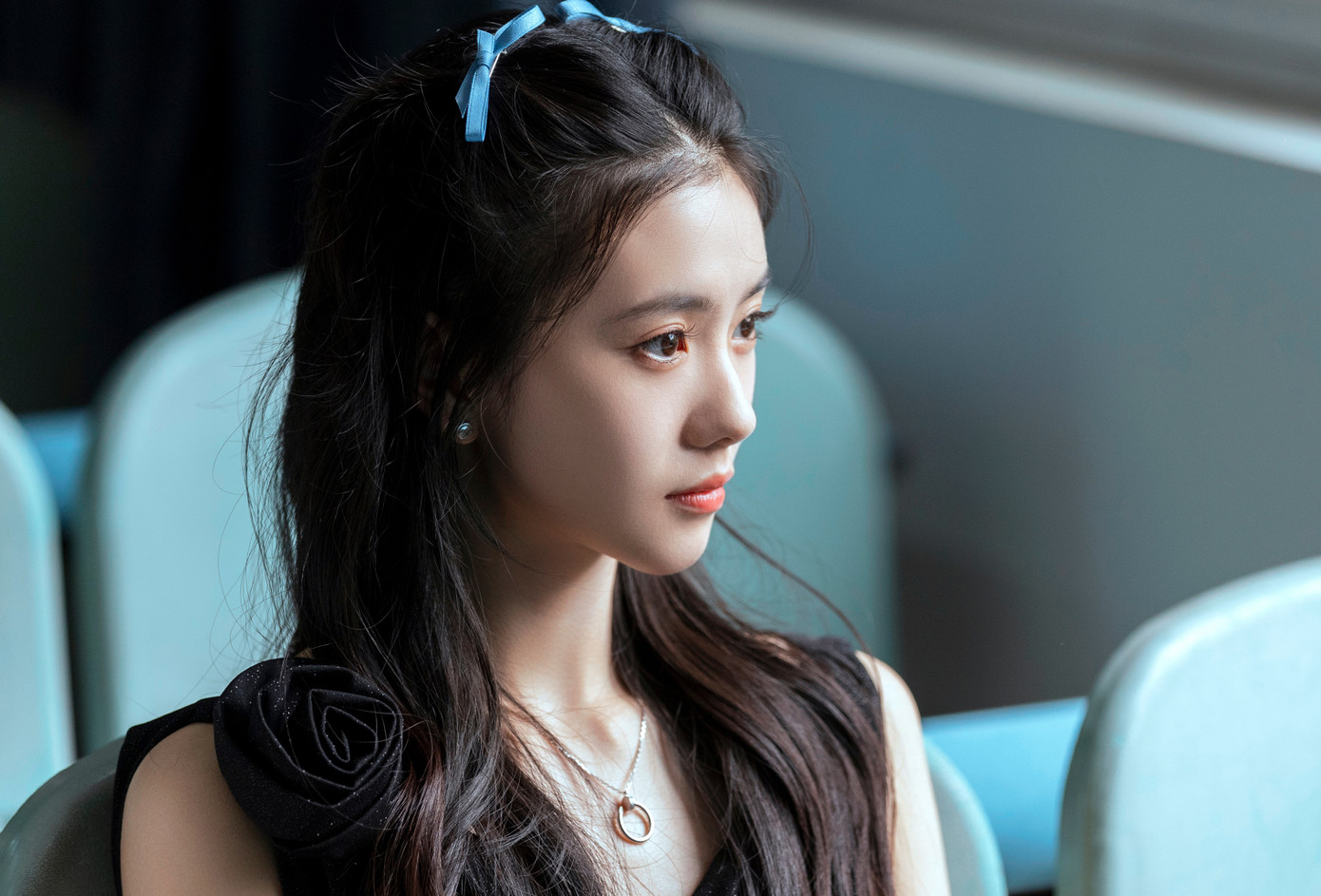 Đạo diễn Trương Nghệ Mưu ưu ái Lưu Hạo Tồn. Ông luôn muốn phát hiện và bồi dưỡng các tài năng trẻ cho điện ảnh Hoa ngữ. Các &quot;Mưu nữ lang&quot; thành danh từ phim của Trương Nghệ Mưu như Củng Lợi, Chương Tử Di, Châu Đông Vũ luôn được đánh giá cao, giành vô số giải thưởng diễn xuất. Ngay từ khi gặp Lưu Hạo Tồn, ông đã đánh giá cao ngoại hình và tài năng của cô. Đạo diễn Trương dặn dò Hạo Tồn chăm chỉ học hành không được phạm sai lầm, ông sẽ tìm vai diễn thích hợp cho cô trong tương lai.