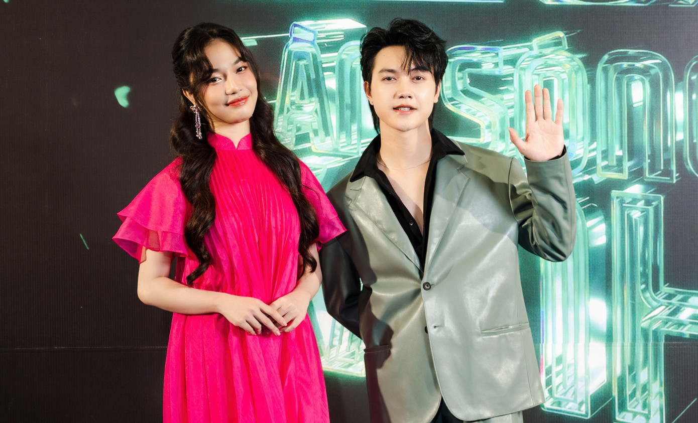 Nam ca sĩ Tăng Duy Tân, nổi tiếng khắp mạng xã hội với bản Hit Bên kia tầng lầu được đề cử nhiều giải thưởng của Làn Sóng Xanh. Nam ca sĩ Tăng Duy Tân, nổi tiếng khắp mạng xã hội với bản Hit Bên kia tầng lầu được đề cử nhiều giải thưởng của Làn Sóng Xanh.