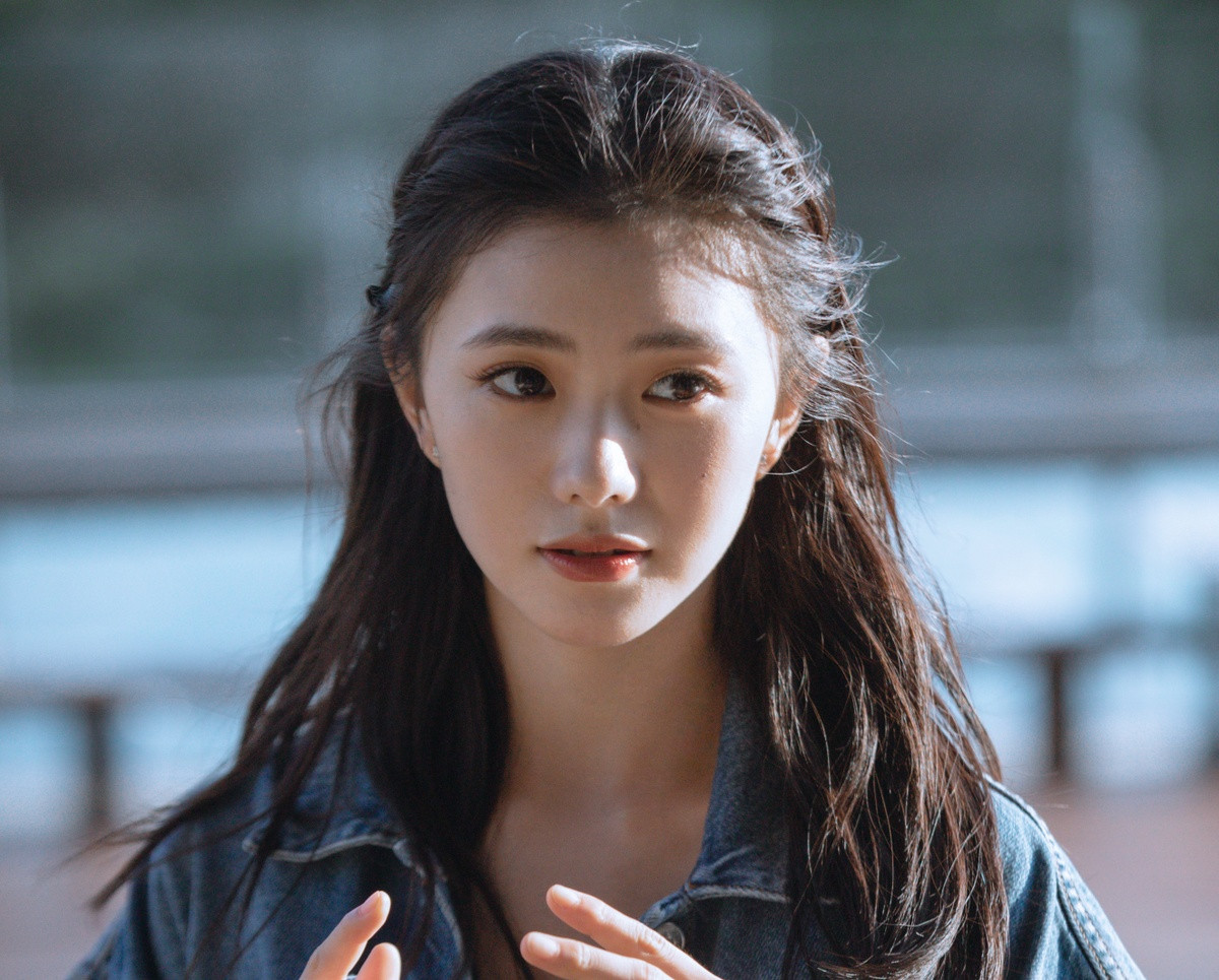 Lưu Hạo Tồn nhiều lần thể hiện sự lúng túng trong những câu trả hỏi đơn giản nhất.