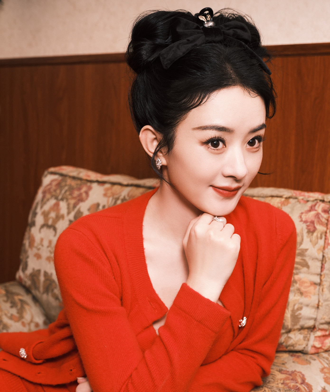 Theo Sina, hiện tại Triệu Lệ Dĩnh là một trong những diễn viên được săn đón và trả lương cao nhất giới giải trí Hoa ngữ. Ngoài đóng phim, cô còn đầu tư kinh doanh. Mới đây, Triệu Lệ Dĩnh đã rời khỏi công ty Hòa Tụng của Lý Băng Băng, tự thành lập văn phòng hoạt động độc lập. Theo Sina, hiện tại Triệu Lệ Dĩnh là một trong những diễn viên được săn đón và trả lương cao nhất giới giải trí Hoa ngữ. Ngoài đóng phim, cô còn đầu tư kinh doanh. Mới đây, Triệu Lệ Dĩnh đã rời khỏi công ty Hòa Tụng của Lý Băng Băng, tự thành lập văn phòng hoạt động độc lập.