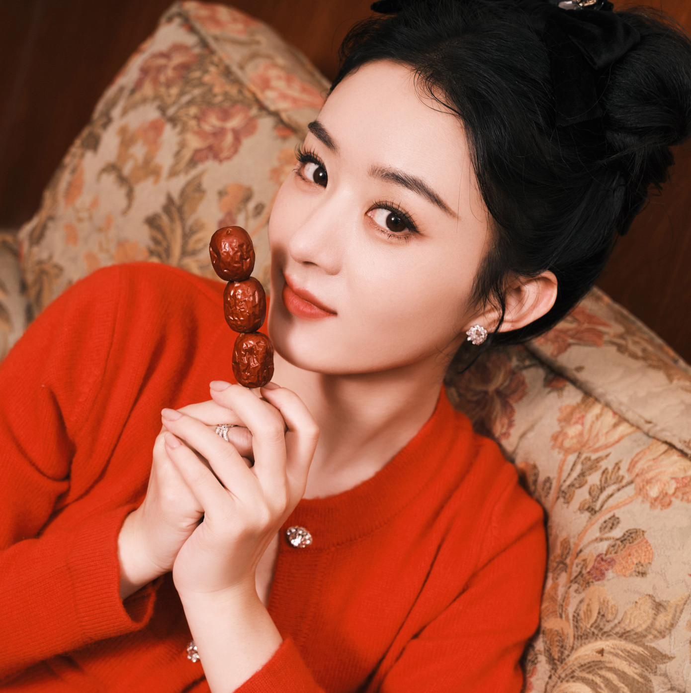 Theo Sina, hiện tại Triệu Lệ Dĩnh là một trong những diễn viên được săn đón và trả lương cao nhất giới giải trí Hoa ngữ. Ngoài đóng phim, cô còn đầu tư kinh doanh. Mới đây, Triệu Lệ Dĩnh đã rời khỏi công ty Hòa Tụng của Lý Băng Băng, tự thành lập văn phòng hoạt động độc lập. Theo Sina, hiện tại Triệu Lệ Dĩnh là một trong những diễn viên được săn đón và trả lương cao nhất giới giải trí Hoa ngữ. Ngoài đóng phim, cô còn đầu tư kinh doanh. Mới đây, Triệu Lệ Dĩnh đã rời khỏi công ty Hòa Tụng của Lý Băng Băng, tự thành lập văn phòng hoạt động độc lập.