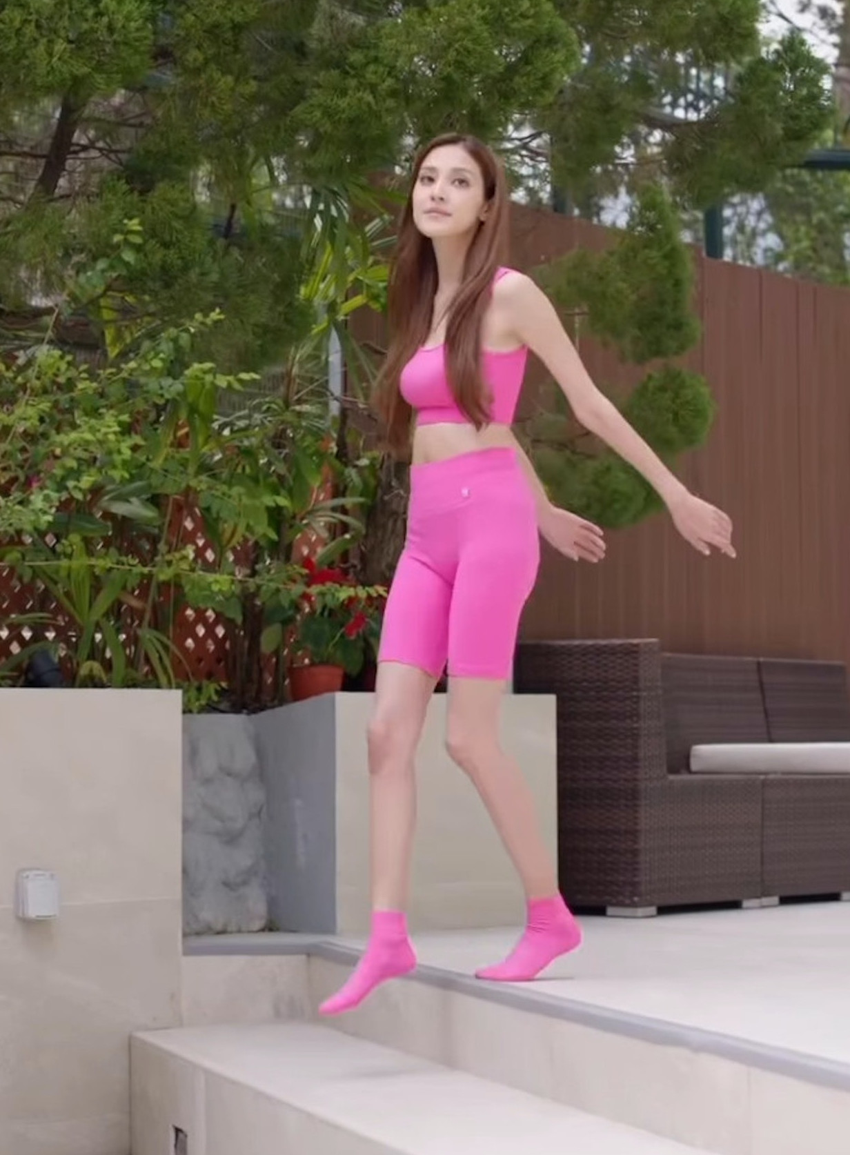 Vòng một của Trần Khải Lâm sau khi sinh ba con gây chú ý.