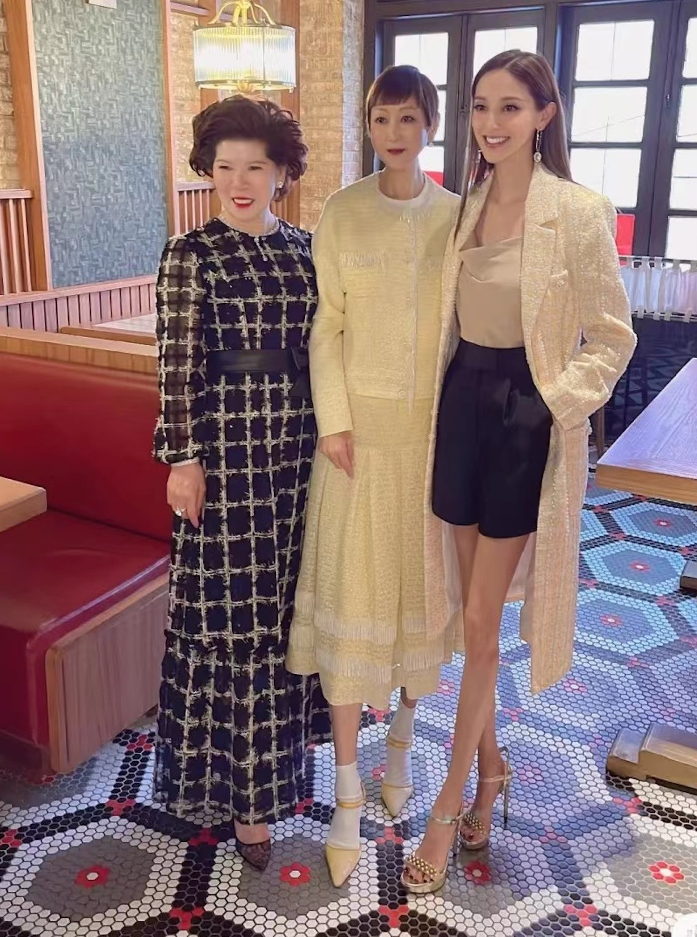 Vòng một của Trần Khải Lâm sau khi sinh ba con gây chú ý.