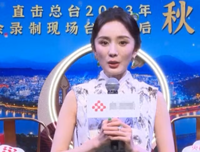 Dương Mịch lộ gương mặt hốc hác, đôi mắt trũng sâu.