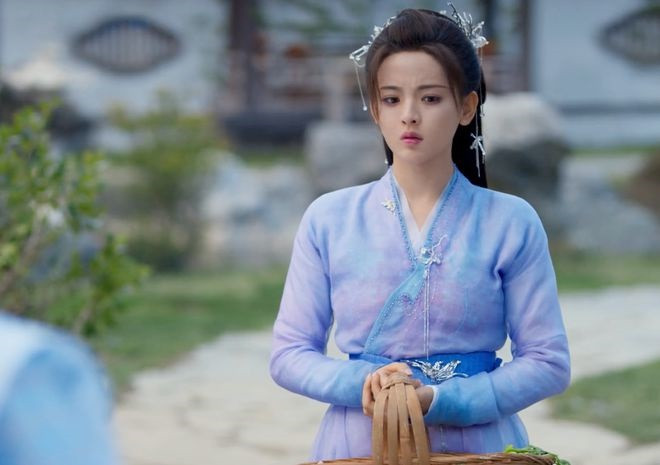 Dương Siêu Việt đã hạn chế các biểu cảm quá lố, song chưa đủ để cô gồng gánh một dự án lớn. Dương Siêu Việt đã hạn chế các biểu cảm quá lố, song chưa đủ để cô gồng gánh một dự án lớn.