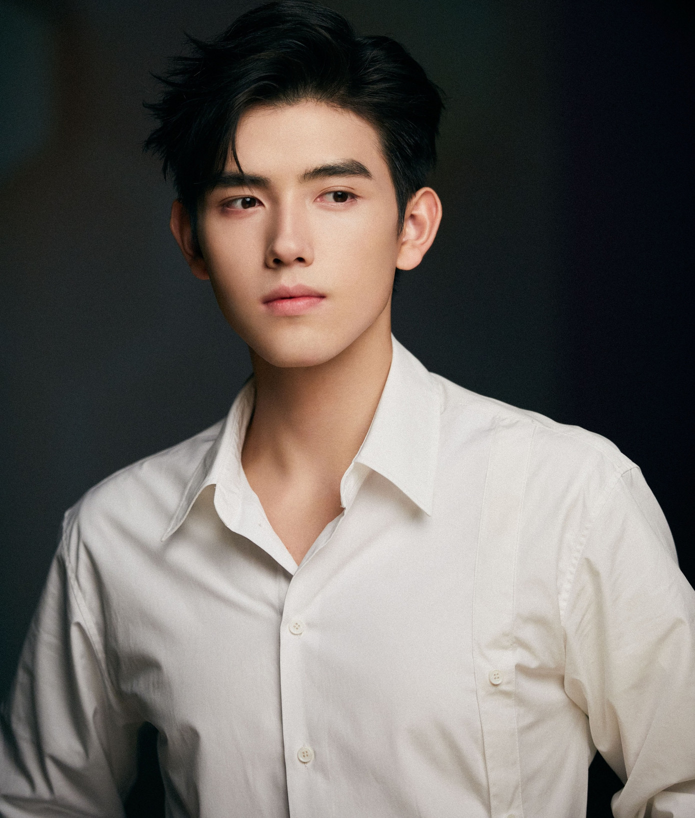 Trần Phi Vũ bị đối tác và fan quay lưng sau khi lộ ảnh nóng. Trần Phi Vũ bị đối tác và fan quay lưng sau khi lộ ảnh nóng.