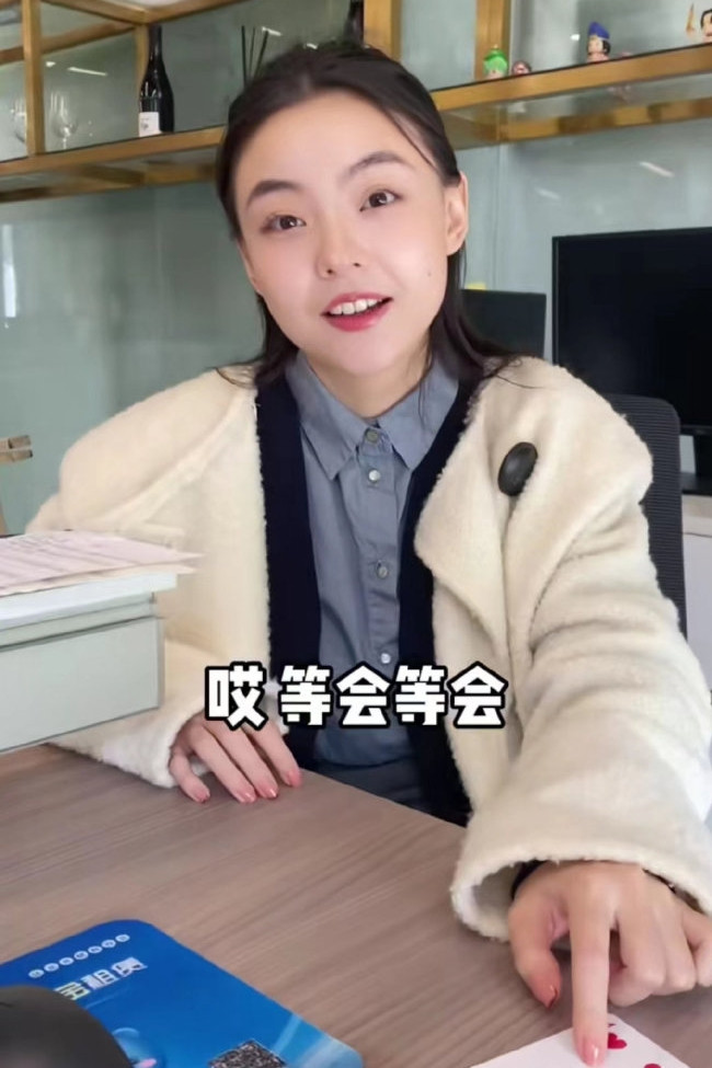 Trần Phi Vũ sụp đổ hình ảnh vì lộ ảnh nóng với fan. Trần Phi Vũ sụp đổ hình ảnh vì lộ ảnh nóng với fan.