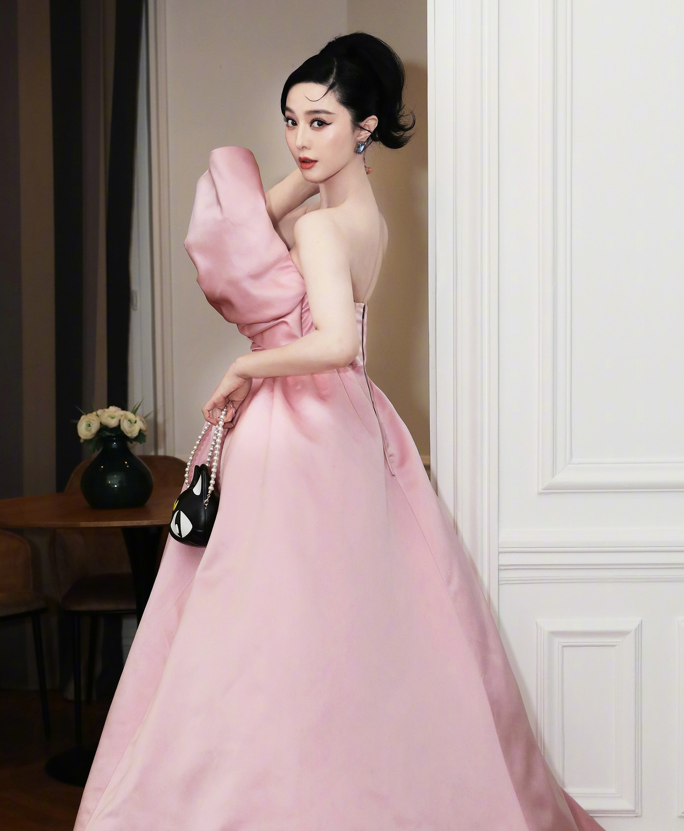 Phạm Băng Băng từng kỳ vọng đây là bước đầu thành công để cô có thể quay trở lại với diễn xuất, sống với niềm đam mê đến cuối cuộc đời. Các trang truyền thông cũng đánh giá Phạm Băng Băng muốn tạo dựng tên tuổi, gặt hái thành công ở các giải thưởng quốc tế, sau đó dần tìm cách trở lại với giới nghệ thuật Trung Quốc. Phạm Băng Băng từng kỳ vọng đây là bước đầu thành công để cô có thể quay trở lại với diễn xuất, sống với niềm đam mê đến cuối cuộc đời. Các trang truyền thông cũng đánh giá Phạm Băng Băng muốn tạo dựng tên tuổi, gặt hái thành công ở các giải thưởng quốc tế, sau đó dần tìm cách trở lại với giới nghệ thuật Trung Quốc.