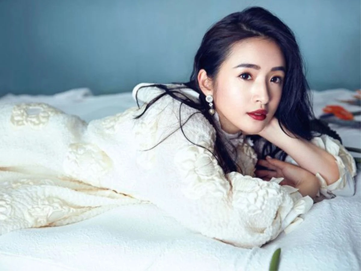 Lâm Y Thần là nữ diễn viên tài sắc, nổi tiếng bậc nhất tại Đài Loan, Trung Quốc. Lâm Y Thần là nữ diễn viên tài sắc, nổi tiếng bậc nhất tại Đài Loan, Trung Quốc.