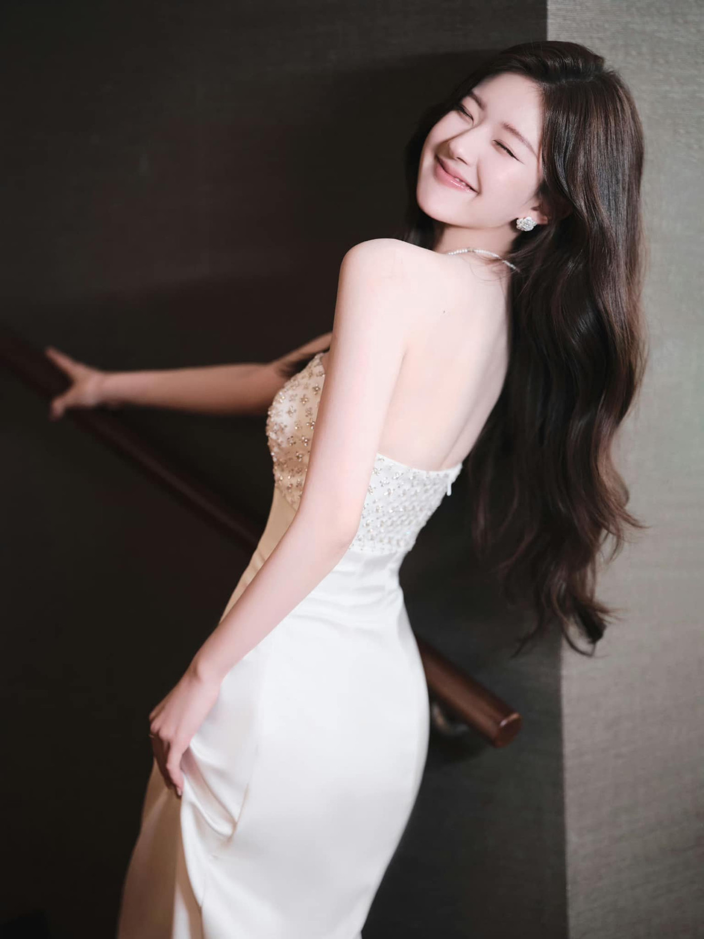 Triệu Lộ Tư được ưu ái lăng xê, nhưng cũng vì thế chỉ muốn đóng phim kiếm tiền nhanh mà không trau dồi diễn xuất.