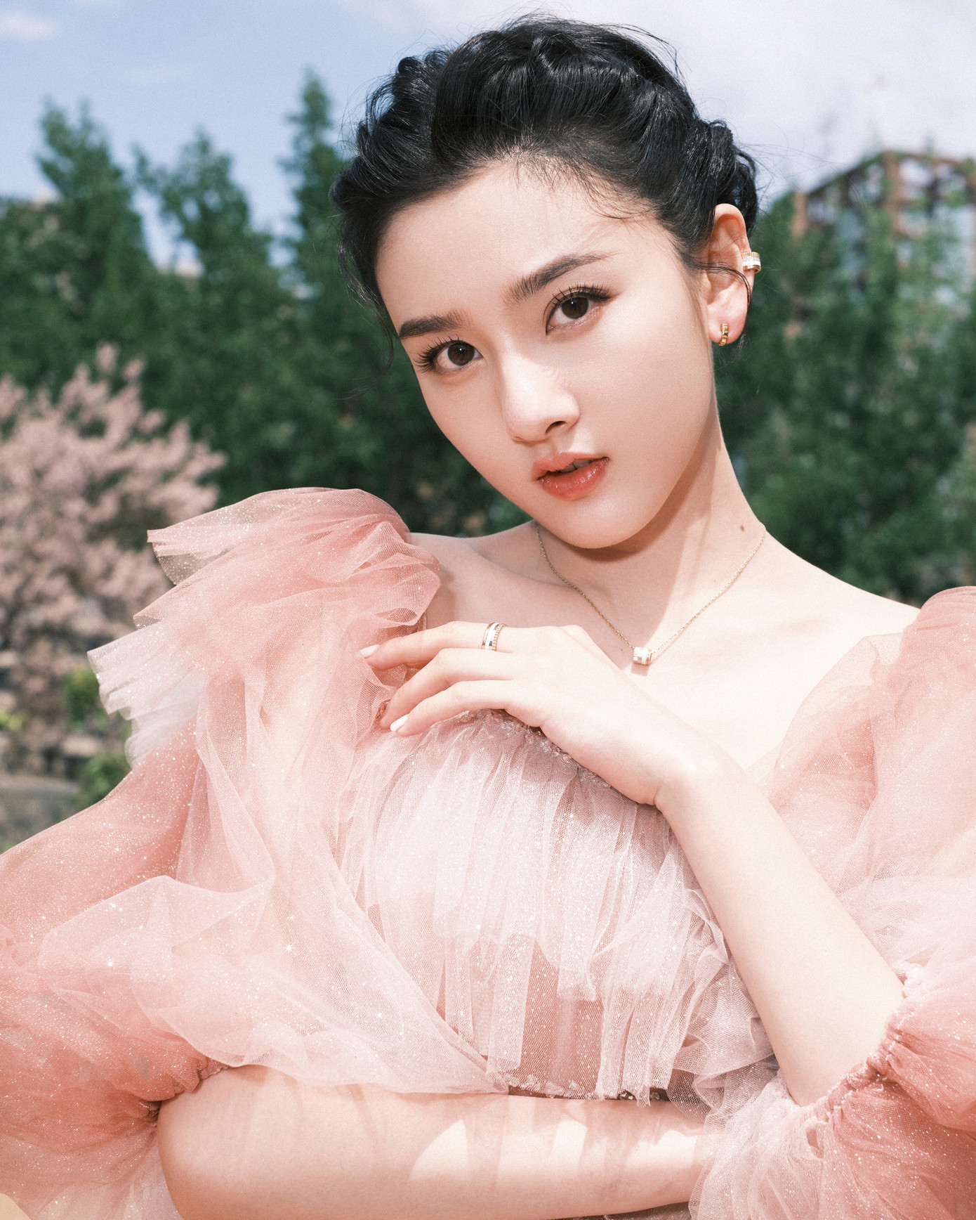 Tống Tổ Nhi lập các công ty ma để trốn thuế. Tống Tổ Nhi lập các công ty ma để trốn thuế.