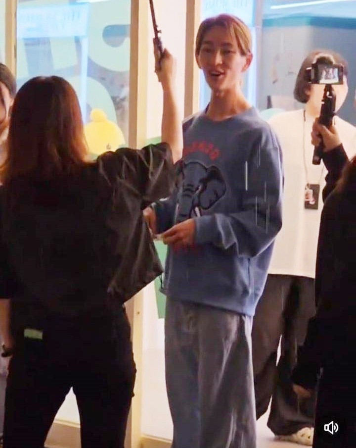 Hình ảnh gần đây của Onew (SHINee) khiến fan sốc vì quá gầy. Hình ảnh gần đây của Onew (SHINee) khiến fan sốc vì quá gầy.