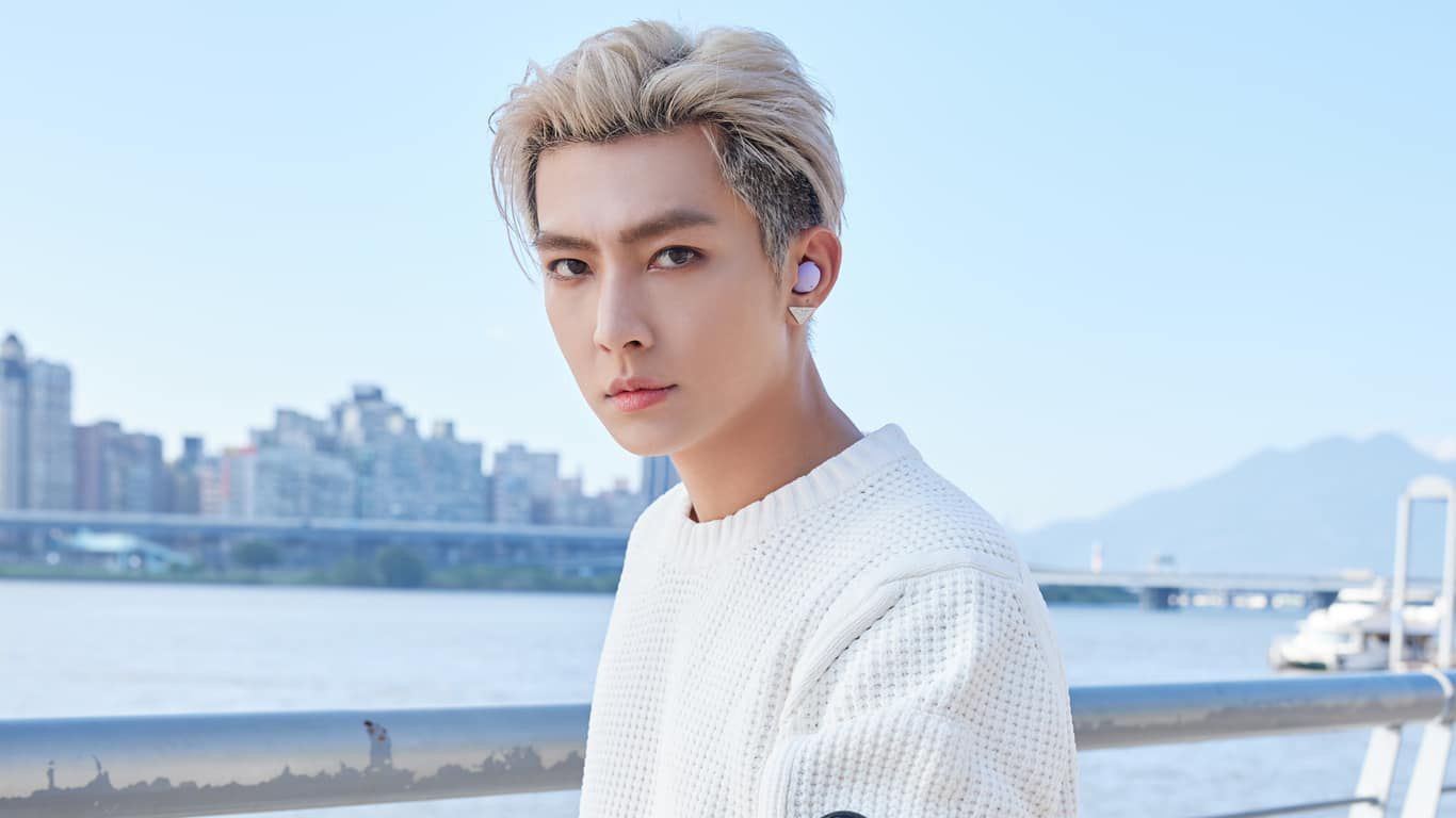 Viêm Á Luân bị cấm xuất cảnh để phục vụ điều tra. Viêm Á Luân bị cấm xuất cảnh để phục vụ điều tra.