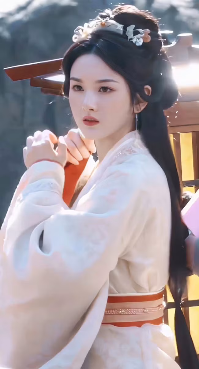 Hình ảnh của Tống Tổ Nhi âm thầm bị xóa trên show giải trí.