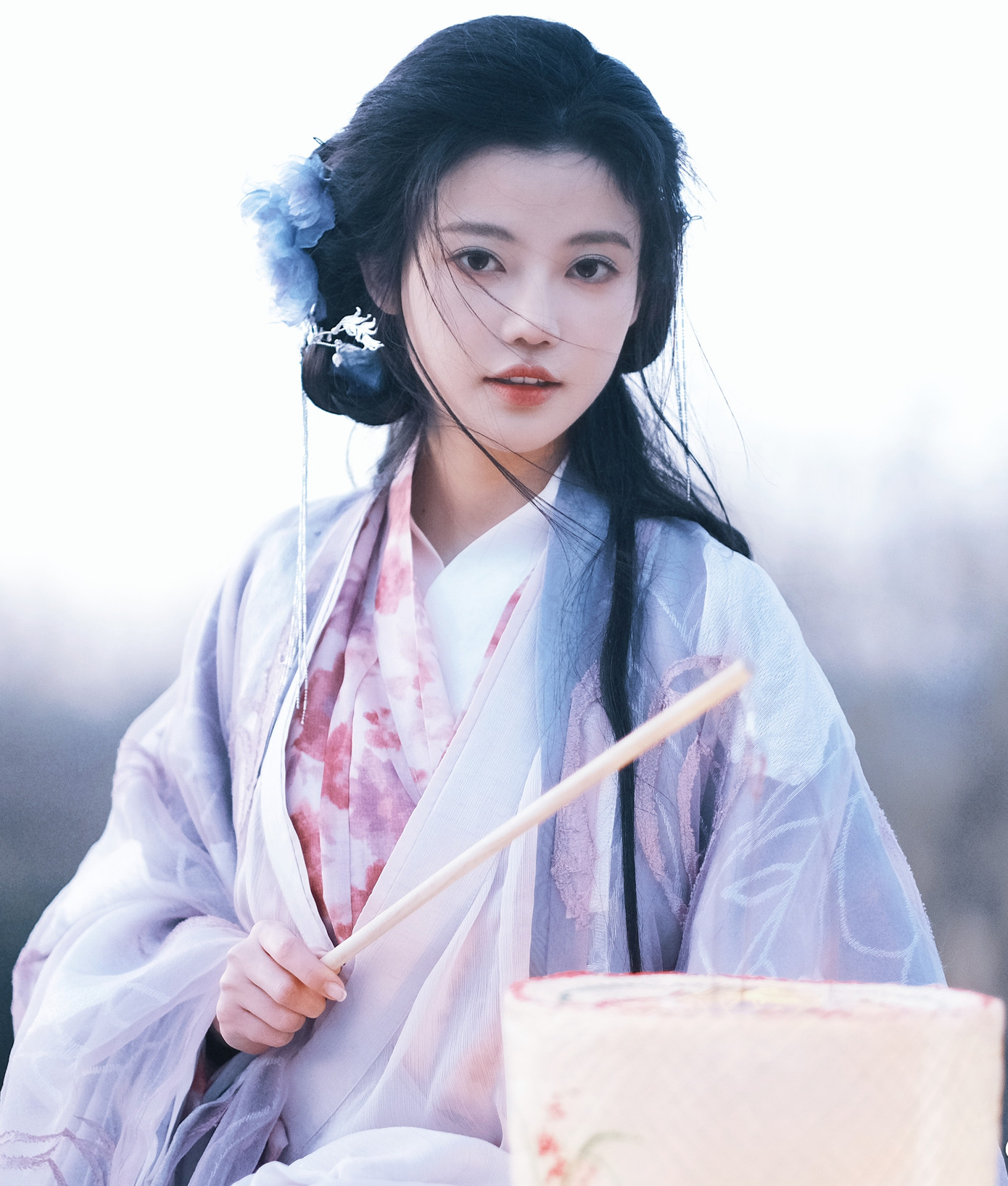 Dù không có nhiều đất diễn, mỗi khi xuất hiện, Tôn Trân Ny lại được ưu ái góc quay, cảnh đặc tả. Ngoại hình nổi bật với chiếc mũi cao, đôi mắt to tròn, làn da trắng của cô nổi bật dù đứng ở nơi đông người. Theo Sina, trong những tập đầu của Trường nguyệt tẫn minh, cảnh xuất hiện của Tôn Trân Ny được đánh giá là có sức hút với khán giả nhất. Tôn Trân Ny tăng hàng chục nghìn người hâm mộ nhờ vai diễn Phiên Nhiên, các chỉ số truyền thông của cô cũng nhảy vọt. Dù không có nhiều đất diễn, mỗi khi xuất hiện, Tôn Trân Ny lại được ưu ái góc quay, cảnh đặc tả. Ngoại hình nổi bật với chiếc mũi cao, đôi mắt to tròn, làn da trắng của cô nổi bật dù đứng ở nơi đông người. Theo Sina, trong những tập đầu của Trường nguyệt tẫn minh, cảnh xuất hiện của Tôn Trân Ny được đánh giá là có sức hút với khán giả nhất. Tôn Trân Ny tăng hàng chục nghìn người hâm mộ nhờ vai diễn Phiên Nhiên, các chỉ số truyền thông của cô cũng nhảy vọt.