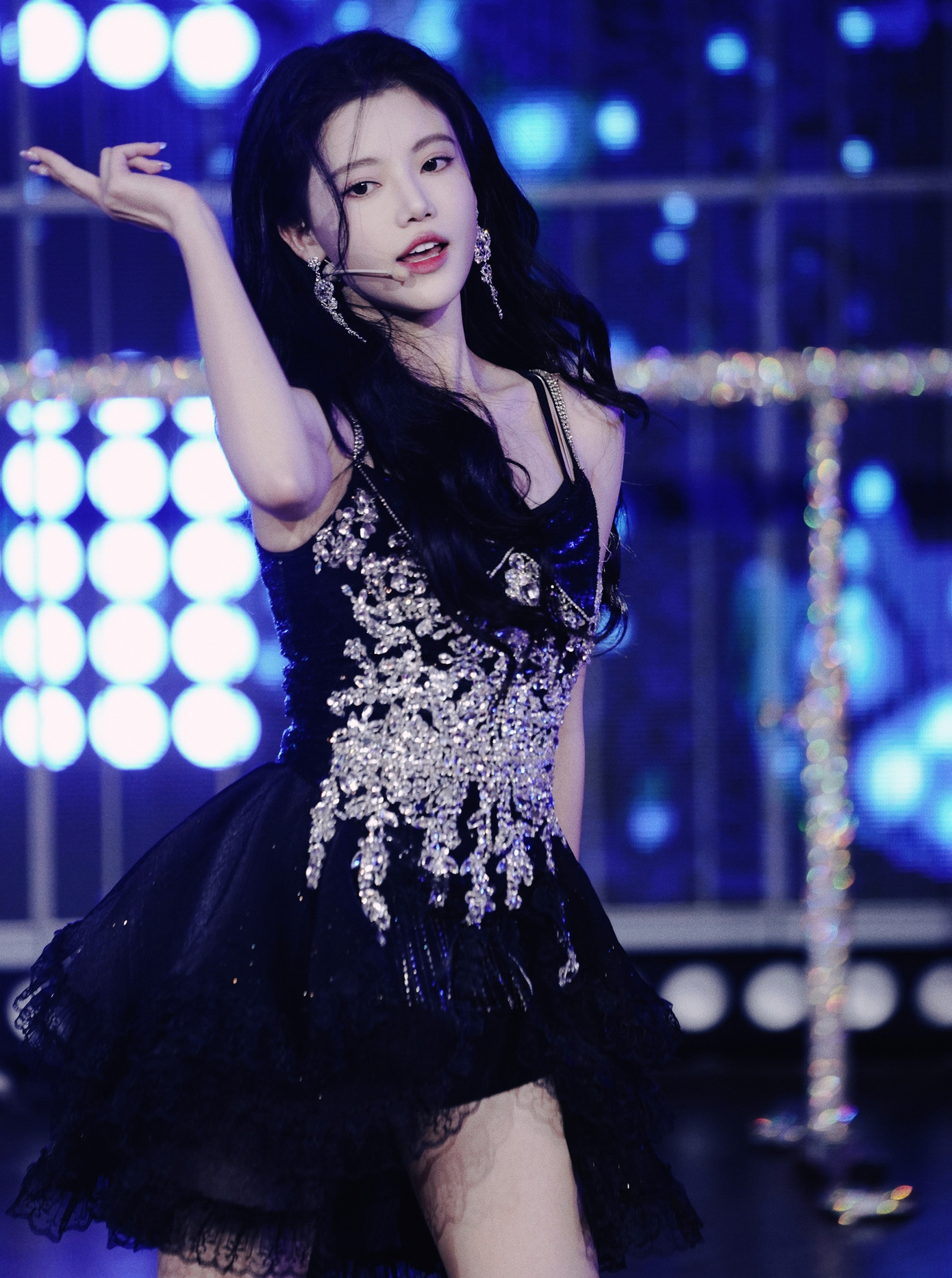 Tôn Trân Ny sinh năm 2000 tại Thượng Hải, xuất thân là ca sĩ thần tượng, thành viên của nhóm nhạc SNH48. Cô bắt đầu hoạt động nghệ thuật từ năm 2016, là thành viên của các nhóm nhạc nhỏ như HII (thuộc), Color Girls. Tôn Trân Ny từng tham gia chương trình tuyển chọn thần tượng Sáng tạo doanh 2020, đứng vị trí thứ 18. Trên sân khấu, Tôn Trân Ny thể hiện khả năng vũ đạo tốt, vóc dáng cân đối, phong cách nóng bỏng. Tôn Trân Ny sinh năm 2000 tại Thượng Hải, xuất thân là ca sĩ thần tượng, thành viên của nhóm nhạc SNH48. Cô bắt đầu hoạt động nghệ thuật từ năm 2016, là thành viên của các nhóm nhạc nhỏ như HII (thuộc), Color Girls. Tôn Trân Ny từng tham gia chương trình tuyển chọn thần tượng Sáng tạo doanh 2020, đứng vị trí thứ 18. Trên sân khấu, Tôn Trân Ny thể hiện khả năng vũ đạo tốt, vóc dáng cân đối, phong cách nóng bỏng.