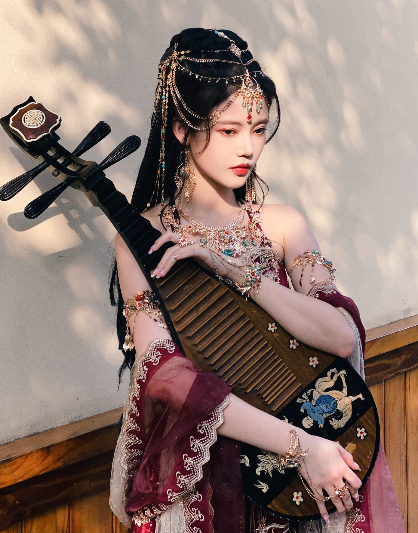 Cũng nhờ gây được ấn tượng trong phim, các hoạt động nghệ thuật của người đẹp sinh năm 2000 được chú ý hơn. Ngày 13/4, một chủ đề cảm động liên quan tới Tôn Trân Ny cũng trở thành từ hóa nóng trên Weibo. Cụ thể, năm 2021, một fan của nữ ca sĩ bị trầm cảm và mong cô khi đăng bài hãy sử dụng biểu tượng trái tim màu tím với ý nghĩa động viên. Từ đó, Tôn Trân Ny luôn giữ lời hứa đăng bài kèm trái tim màu tím và bày tỏ mong muốn người hâm mộ sẽ đồng hành cùng cô thật lâu. Người đẹp sinh năm 2000 được khen ngợi vì tốt bụng, trân trọng người hâm mộ. Cũng nhờ gây được ấn tượng trong phim, các hoạt động nghệ thuật của người đẹp sinh năm 2000 được chú ý hơn. Ngày 13/4, một chủ đề cảm động liên quan tới Tôn Trân Ny cũng trở thành từ hóa nóng trên Weibo. Cụ thể, năm 2021, một fan của nữ ca sĩ bị trầm cảm và mong cô khi đăng bài hãy sử dụng biểu tượng trái tim màu tím với ý nghĩa động viên. Từ đó, Tôn Trân Ny luôn giữ lời hứa đăng bài kèm trái tim màu tím và bày tỏ mong muốn người hâm mộ sẽ đồng hành cùng cô thật lâu. Người đẹp sinh năm 2000 được khen ngợi vì tốt bụng, trân trọng người hâm mộ.