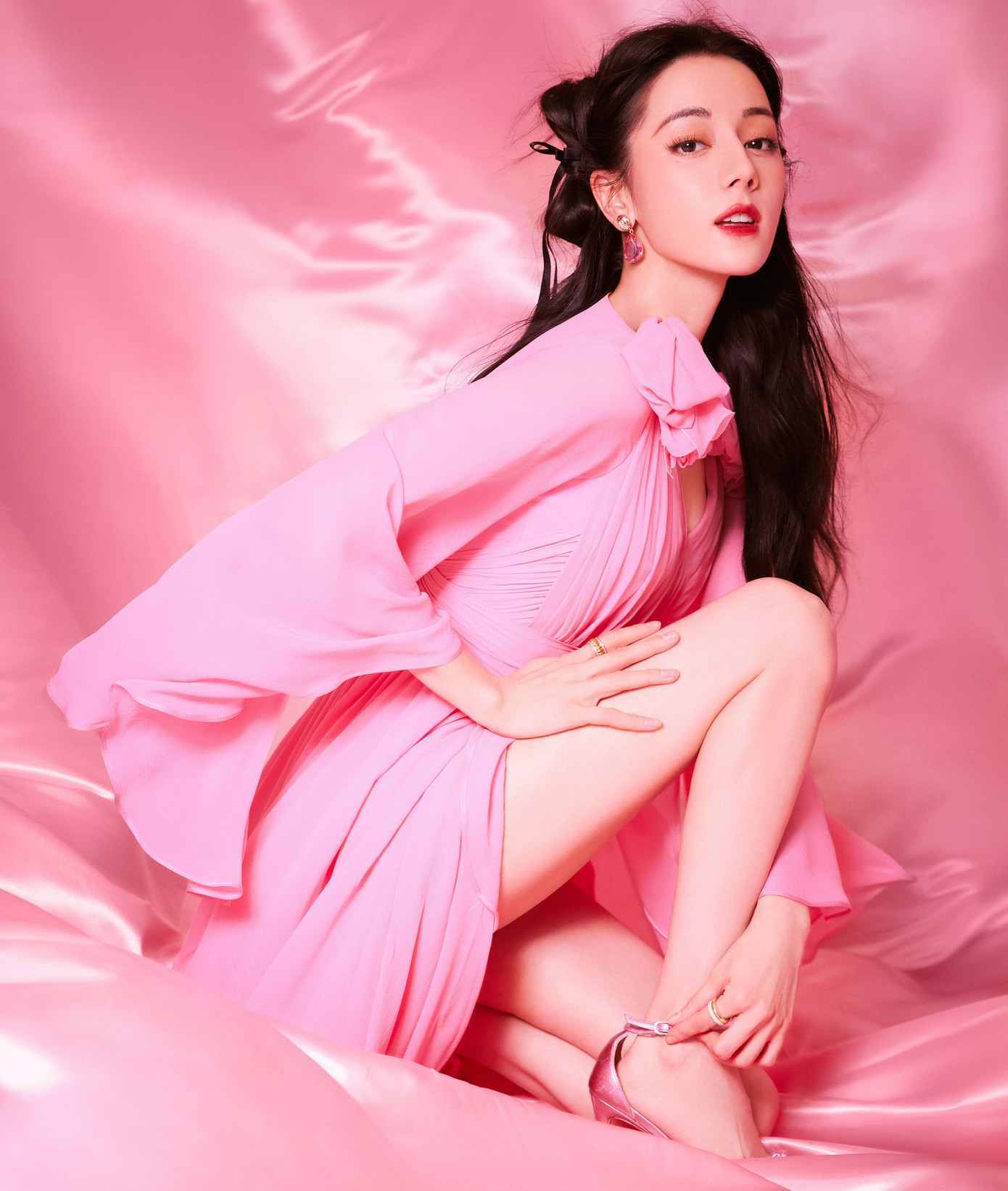 Địch Lệ Nhiệt Ba nhiều năm không có tác phẩm bùng nổ, dần bị các đối thủ vượt qua.