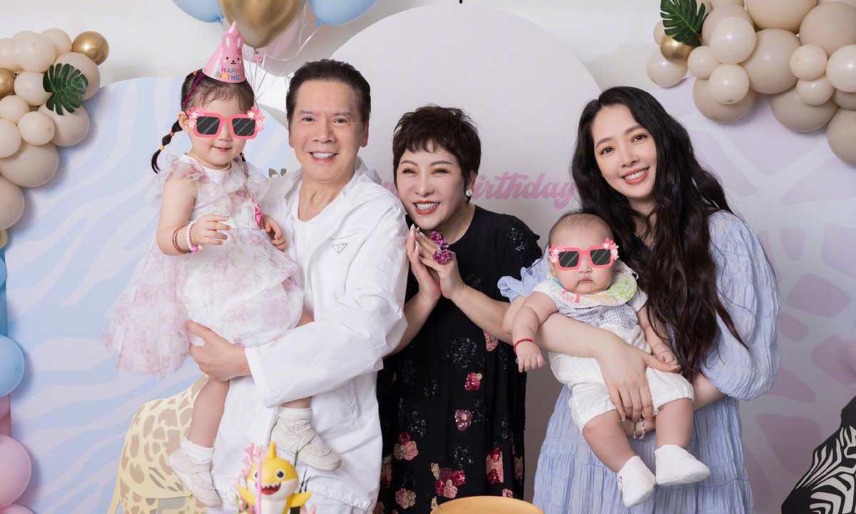 Sinh nhật con gái, Hướng Tả không về.