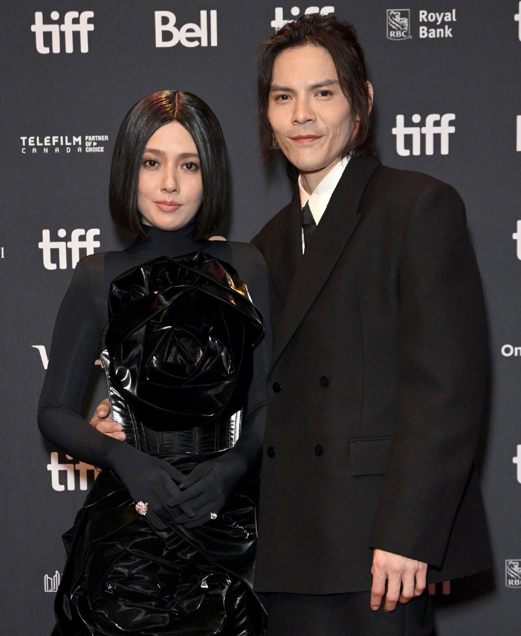 Quách Bích Đình xuất hiện với ngoại hình già, kém sắc cùng mái tóc giả thiếu tự nhiên.