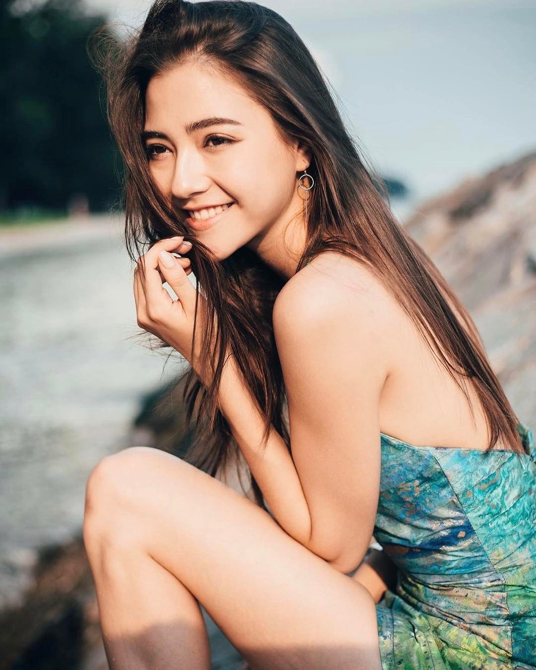 QQ nhận định vai diễn Đát Kỷ là vai khó. Đát Kỷ vốn là cô gái lương thiện, nhưng sau đó bị hồ ly nhận xác, đưa vào cung làm phi tần. Ở Đát Kỷ có cả nét ngây thơ, cả sự khêu gợi làm Trụ Vương u mê. Sau đó, Đát Kỷ ngày càng trở nên độc ác, nhằm thâu tóm quyền lực, xúi giục Trụ Vương giết hại trung thần. Vai diễn này không chỉ cần vẻ ngoài đẹp nổi bật mà diễn viên còn phải có khả năng diễn xuất tốt để thể hiện sự biến đổi tâm lý, sự tham vọng ngày càng cao của Đát Kỷ. QQ nhận định vai diễn Đát Kỷ là vai khó. Đát Kỷ vốn là cô gái lương thiện, nhưng sau đó bị hồ ly nhận xác, đưa vào cung làm phi tần. Ở Đát Kỷ có cả nét ngây thơ, cả sự khêu gợi làm Trụ Vương u mê. Sau đó, Đát Kỷ ngày càng trở nên độc ác, nhằm thâu tóm quyền lực, xúi giục Trụ Vương giết hại trung thần. Vai diễn này không chỉ cần vẻ ngoài đẹp nổi bật mà diễn viên còn phải có khả năng diễn xuất tốt để thể hiện sự biến đổi tâm lý, sự tham vọng ngày càng cao của Đát Kỷ.