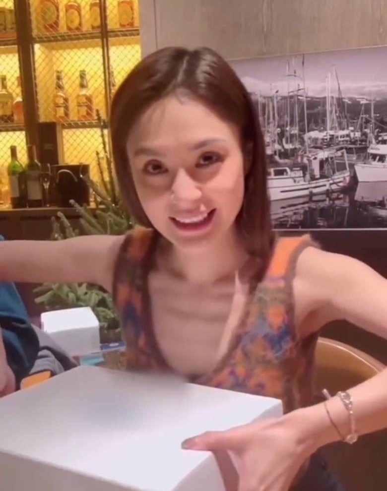 Tình trạng sức khỏe đáng lo ngại của Chung Hân Đồng. Tình trạng sức khỏe đáng lo ngại của Chung Hân Đồng.