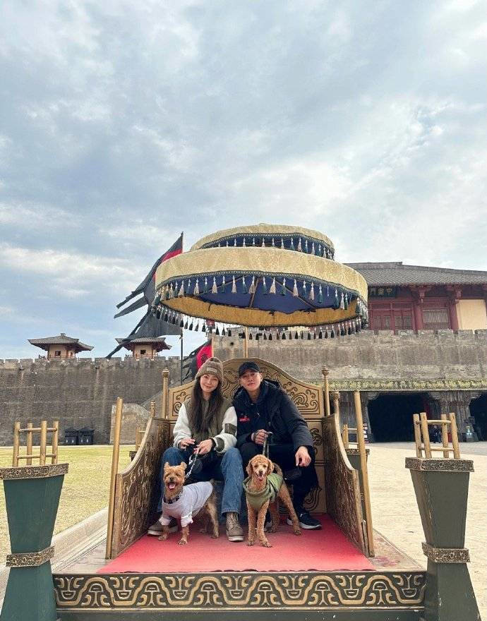 Hà Nhuận Đông và vợ sống xa cách dù kết hôn 7 năm.