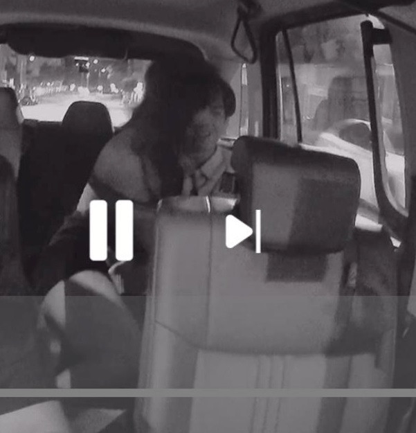 Cô gái trong đoạn video quần áo không chỉnh tề, có hành vi thân mật bạo dạn với Từ Văn Hạo trên xe.