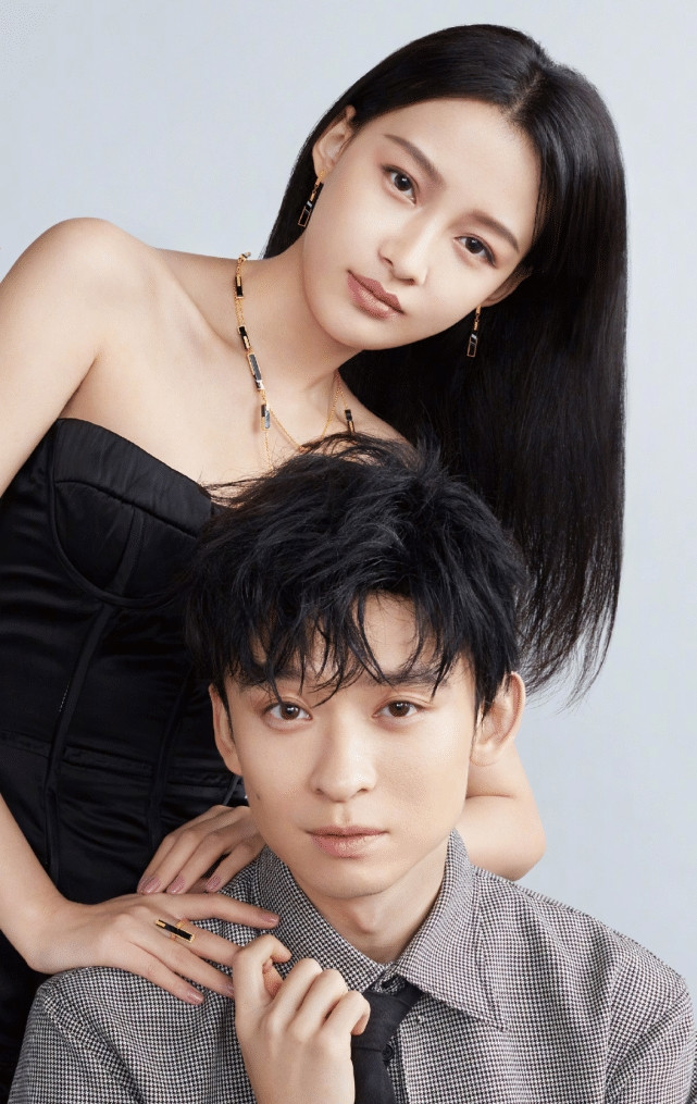 Tôn Di vẫn sống chung nhà với Đổng Tử Kiện. Tôn Di vẫn sống chung nhà với Đổng Tử Kiện.