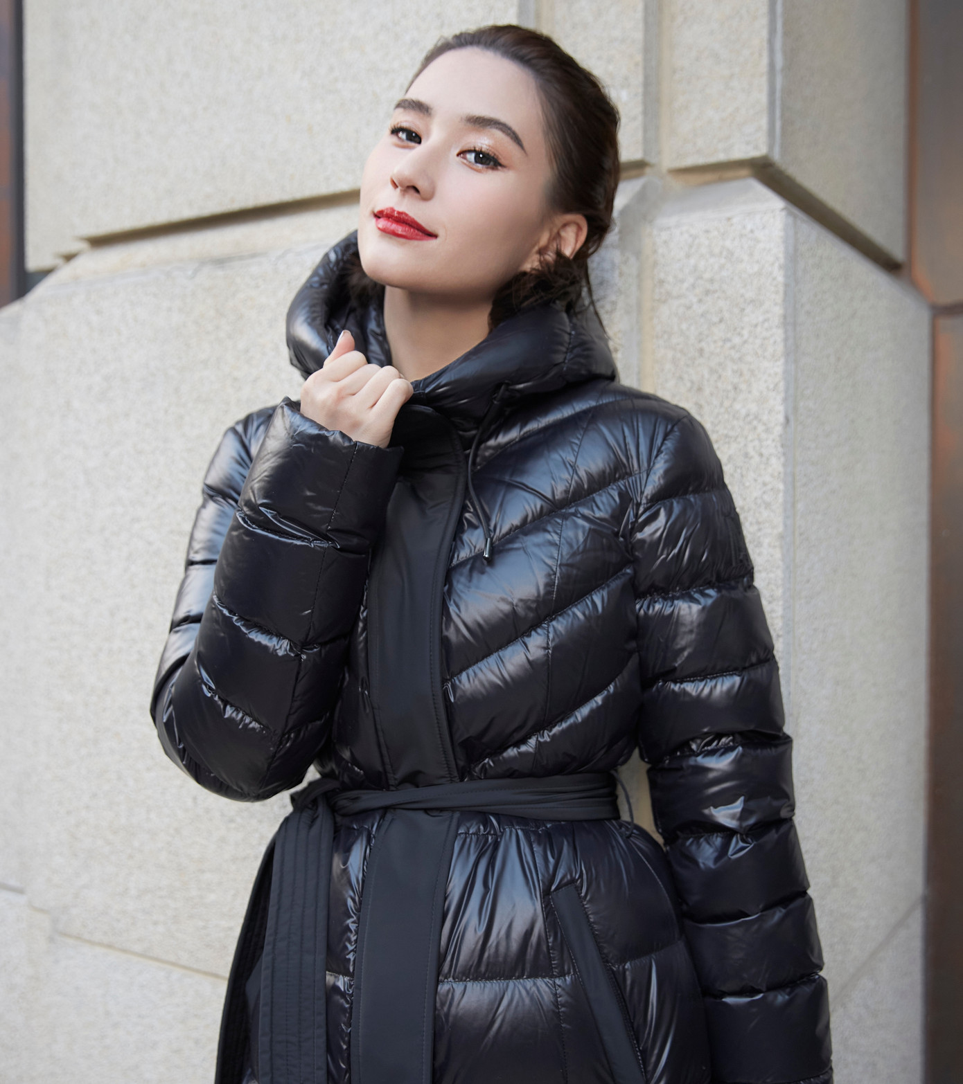 Ngô Khắc Quần chia sẻ tình yêu của họ chấm dứt vì quan niệm khác biệt. Dù còn trẻ, Hà Siêu Liên lại muốn nhanh chóng lập gia đình, sinh con, có hạnh phúc êm đềm. Trong khi đó, nam ca sĩ lại chưa muốn kết hôn, không muốn bị tờ hôn thú ràng buộc. Ngô Khắc Quần chia sẻ tình yêu của họ chấm dứt vì quan niệm khác biệt. Dù còn trẻ, Hà Siêu Liên lại muốn nhanh chóng lập gia đình, sinh con, có hạnh phúc êm đềm. Trong khi đó, nam ca sĩ lại chưa muốn kết hôn, không muốn bị tờ hôn thú ràng buộc.